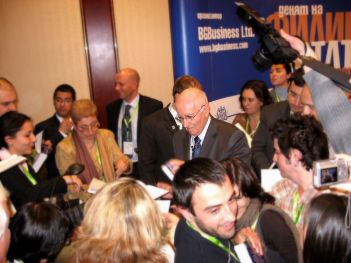 Kotler signing books at the seminar in Sofia